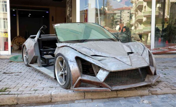 Gören şaştı kaldı, duvarı kırıp kapıyı söktükten sonra çıkarabildiler