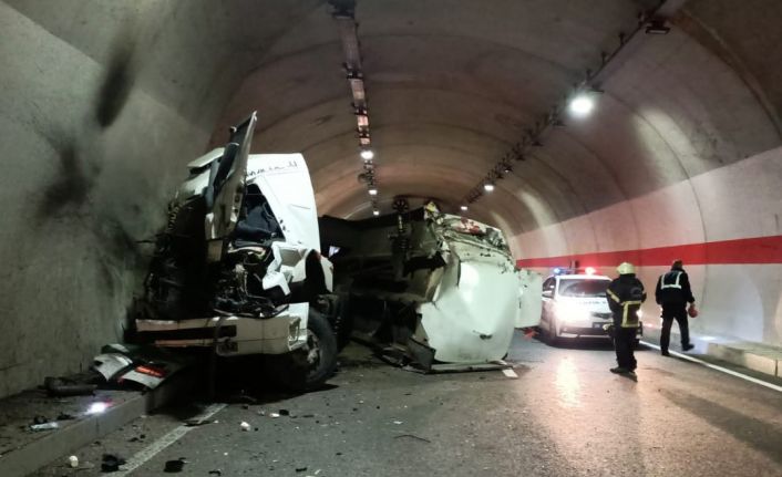 Gümüşhane’de tanker tünel duvarına çarptı: 1 ölü