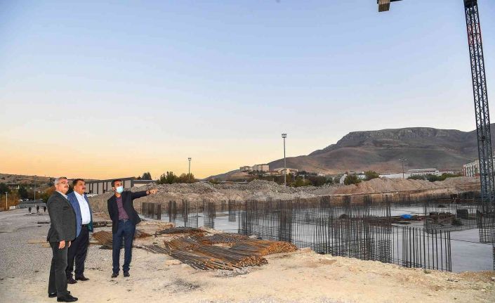 Gürkan, Orduzu bölgesinde yapılan spor kompleksi çalışmalarını inceledi