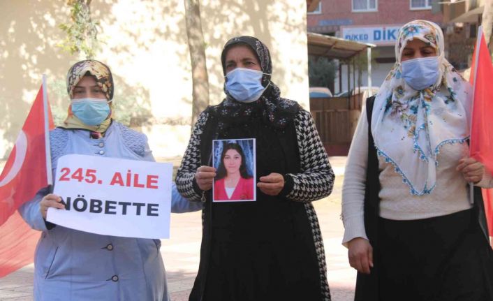 Hakkarili anne, 8 yıldır PKK’nın elinde olan kızı için evlat nöbetine dahil oldu