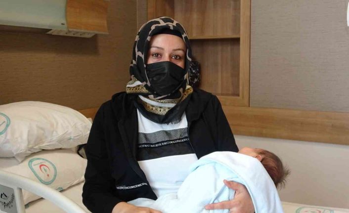 Hamileliğinin 8’inci ayında Covid’e yakalanan annenin aşı pişmanlığı