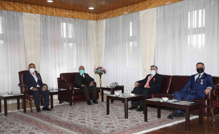 Harp Malulü Gaziler-Şehit, Dul ve Yetimleri Derneği, Rektör Çomaklı’nın konuğu oldu