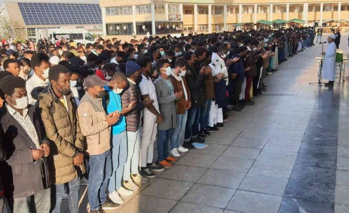 Hastalığına yenik düşen Çad’lı öğrenci Karabük’te toprağa verildi