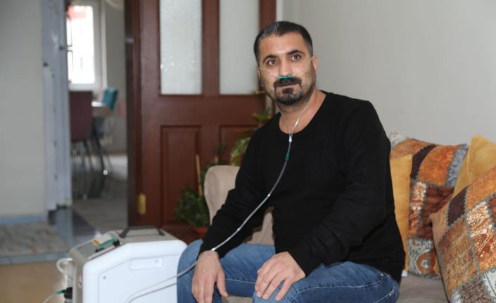 Hastaneden oksijen cihazı ile taburcu olan vatandaş: “Aşı olmadığım için pişmanım, adeta ölümün kıyısından döndüm"