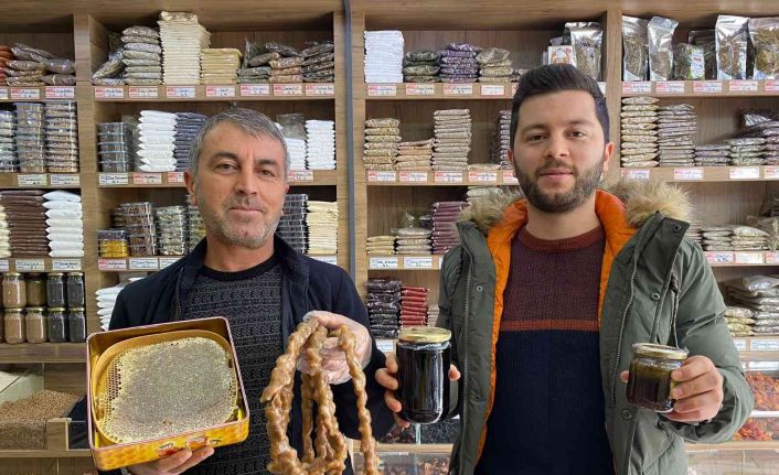 Hastaneler doldu taştı, gripten korunmak için vatandaşlar aktarların yolunu tuttu