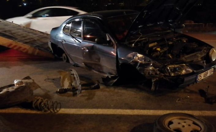 Hatalı sollama kazayı getirdi, bir araç boş araziye uçtu: 2 yaralı