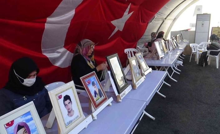 HDP önündeki evlat nöbeti direnişi kararlılıkla sürüyor