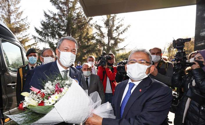 Hulusi Akar, Başkan Büyükkılıç’ı ziyaret etti