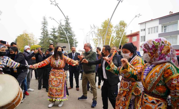 İnce: "Biz ilkeli bir siyasetten yanayız, Diyarbakır’a gidip özerklik konuşup, Yozgat’ta Kandil bombacısı olamayız"
