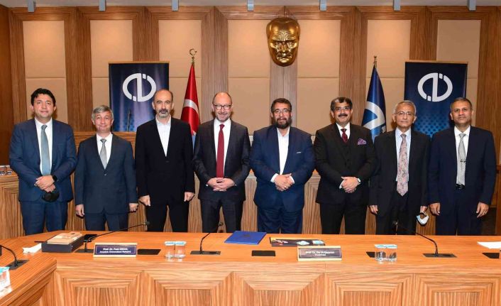 İslam Dünyası Sanal Üniversiteler Ağı Toplantısı Anadolu Üniversitesi ev sahipliğinde gerçekleştirildi