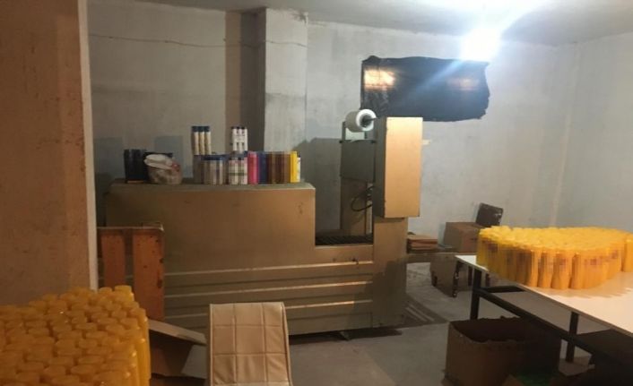 İstanbul’da merdiven altı temizlik imalathanesine baskın: 20 bin sahte şampuan ele geçirildi