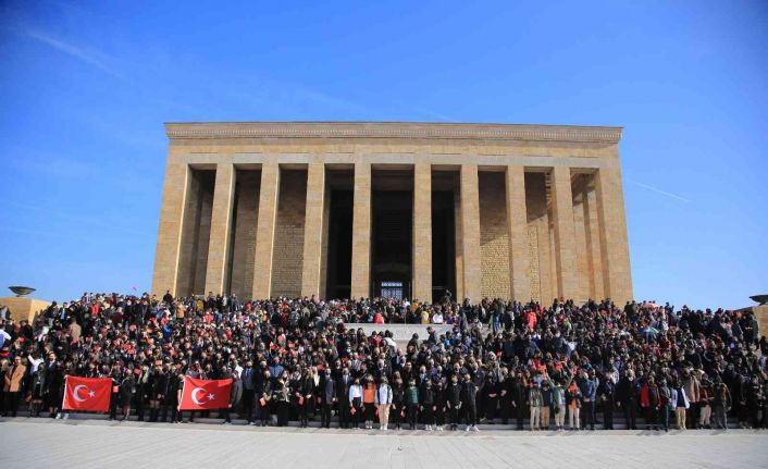 İTÜ ETA Vakfı Doğa Koleji 5 bini aşkın öğrencisiyle Anıtkabir’i ziyaret etti