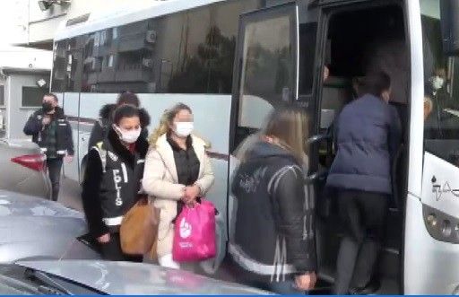 İzmir merkezli saadet zincirinde 16 şüpheli adliyede