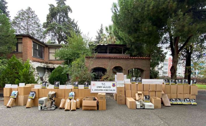 İzmir ve Manisa’da piyasa değeri 2,5 milyon liralık kaçak sigara ele geçirildi