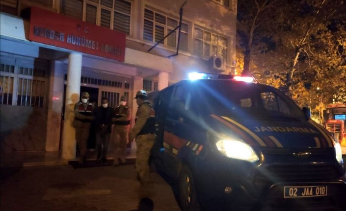 Jandarma avcı kılığına girerek cinayet şüphelisini yakaladı