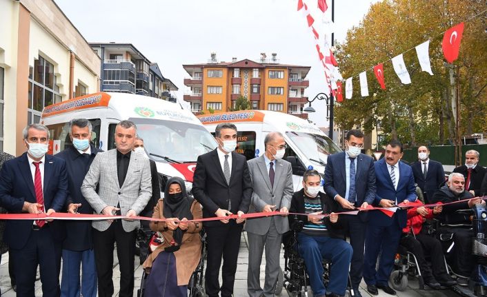 Japonya’nın hibe ettiği 2 adet engelli minibüsü törenle hizmete alındı