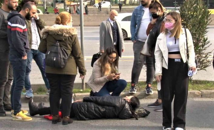 Kadıköy’de üniversiteli genç kız kaza yaptı, annesi yolda önlem alınmamasına tepki gösterdi