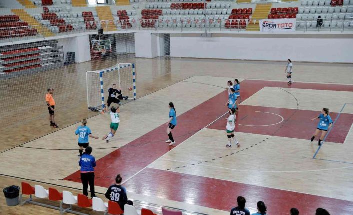 Kadınlar Hentbol 1. Ligi: Sivas Belediyespor: 40 - Olimpik Pazar Spor Kulübü: 33