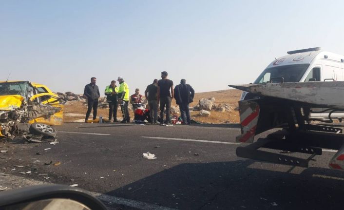 Kamyon ile otomobil çarpıştı: 4 yaralı