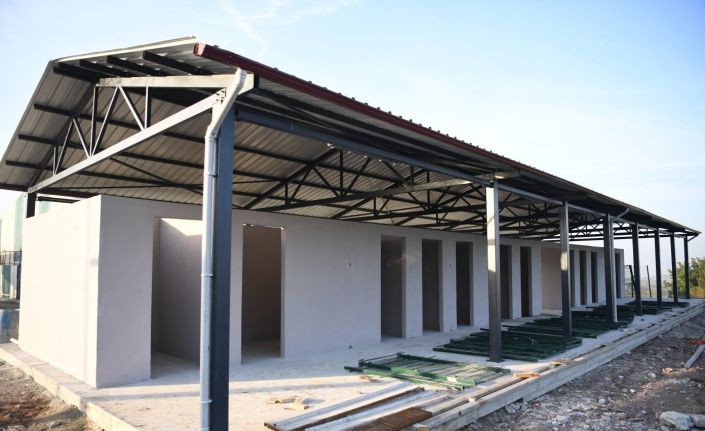Kartepe’de sokak hayvanları için hazırlanan merkezin çalışmaları sürüyor