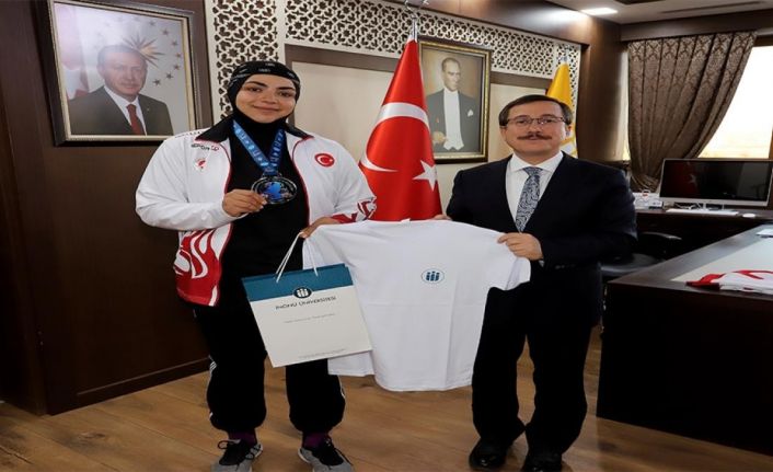 Kick Boks Şampiyonasından dünya 2’nci olarak döndü