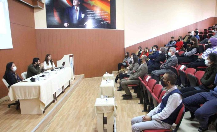 Kilis’te "Savaş, Göç ve Kadın" paneli