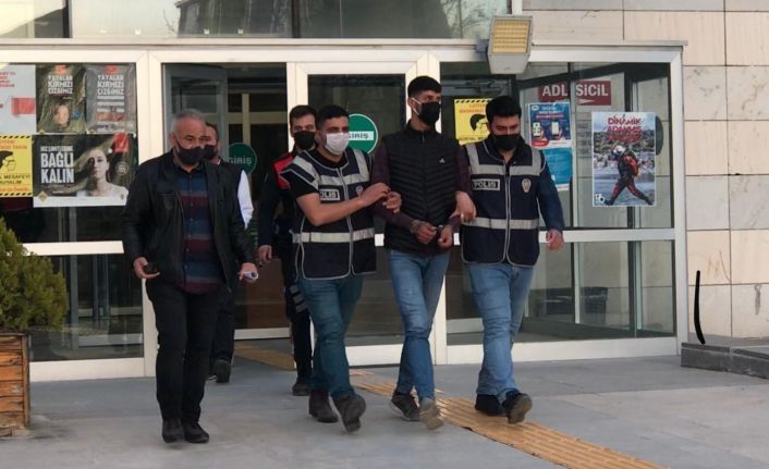 Kız arkadaşını 10 bıçak darbesiyle öldürmüştü, mahkemede 24 yıl ceza alınca hüngür hüngür ağladı