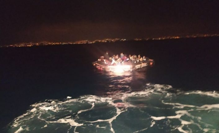 Kuşadası açıklarında 48 düzensiz göçmen kurtarıldı