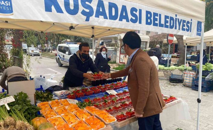 Kuşadası Belediye Başkan vekili Tibet Özer Yöresel Ve İyi Tarım Ürünleri Sokağı’nda incelemelerde bulundu