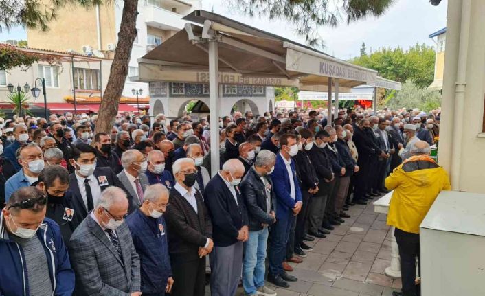 Kuşadası’nın sevilen ismi Ural Alp, son yolculuğuna uğurlandı