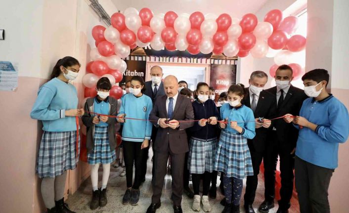 "Kütüphanesiz Okul Kalmayacak” projesi ile kütüphaneye kavuşan okullarda Ağrı’nın değerleri kütüphaneleri süsleyecek