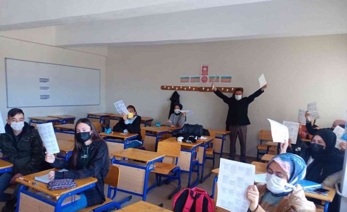 Lisede “Netlerle Devleşenler” projesi başladı