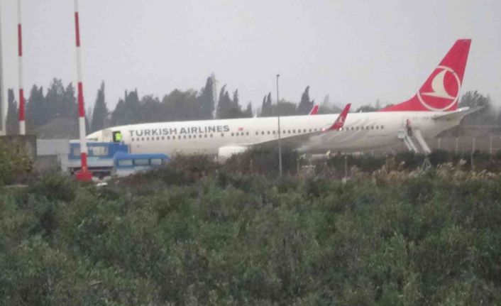 Lodos sebebiyle Diyarbakır-İstanbul seferini yapan THY’ye ait uçak Edremit’e yönlendirildi