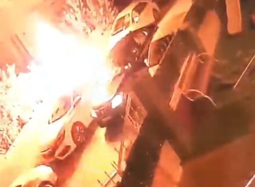 Lüks araç bir ayda 4 kez kundaklandı, o anlar güvenlik kameralarına yansıdı