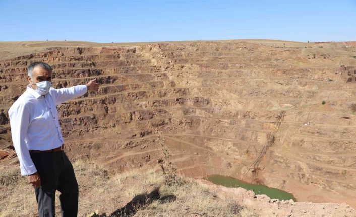 Maden firması arazisini gasp etti, tepki olarak yola çelik ağ ördü