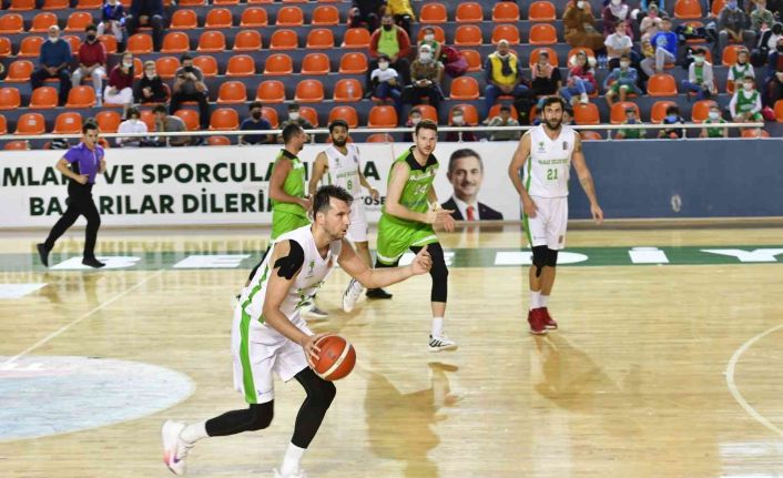 Mamak Belediyesi Basketbol Takımı potada rakibine geçit vermedi