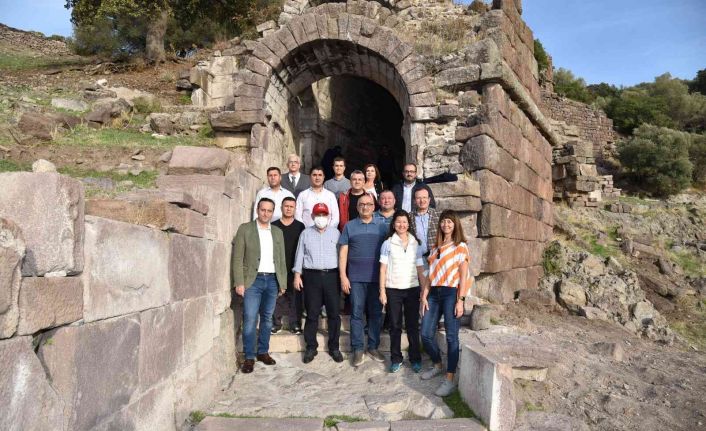 Manisa CBÜ, 30. kuruluş yıl dönümünü Aigai antik kentinde kutladı