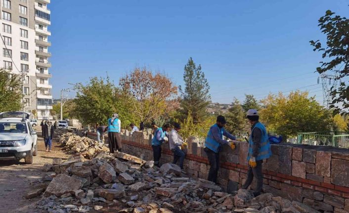 Mezarlıkların çevre duvarları yenileniyor