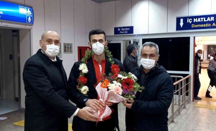 Milli sporcu Kardeşler, İşitme Engelliler Dünya Karate Şampiyonası’nda bronz madalya kazandı