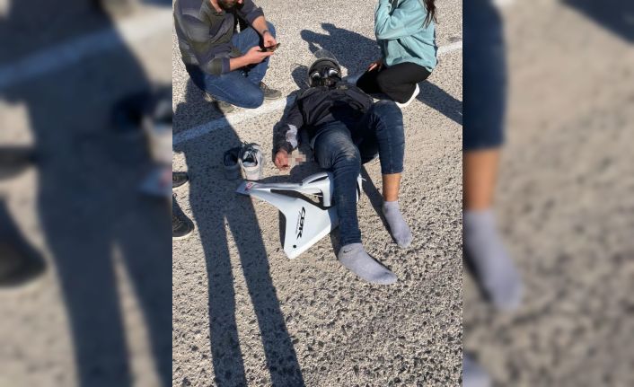 Motosiklet ile araç çarpıştı: 1 yaralı