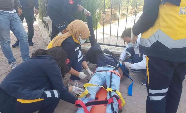 Motosiklet ile minibüs çarpıştı: 1 yaralı