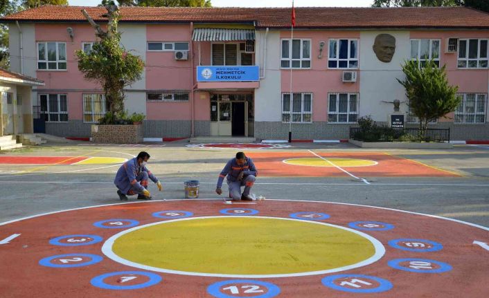 Muratpaşa’da okul bahçelerinde oyun alanları yapılıyor