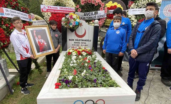 Naim Süleymanoğlu vefatının 4’üncü yılında mezarı başında anıldı