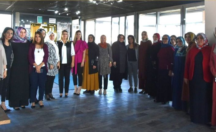 Nusaybin Kaymakamı Kayabaşı’nın eşi Nigar Kayabaşı kurum müdürleri eşleri ile bir araya geldi