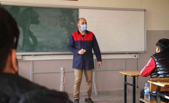 Öğrenim yıllarında dalga geçtiler, o yılmadan çalıştı hayalini kurduğu öğretmenlik mesleğini yapmaya başladı