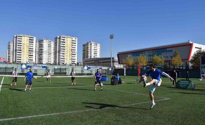 Öğretmenler ayak tenisi ve masa tenisi oynadı