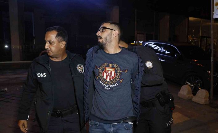 Önce polise çarptı sonra kendisini kovalayan polis otosuna çarptı, yaya olarak kaçarken yakalandı