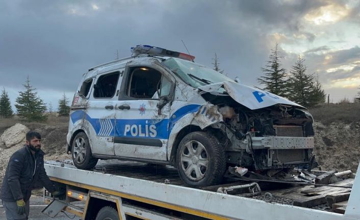 Önüne yabani hayvan çıkan polis aracı takla attı, 2 polis yaralandı