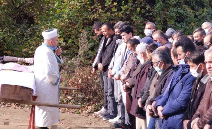 Ormanlık alanda başı kesilmiş halde bulanan emekli madenci son yolculuğuna uğurlandı