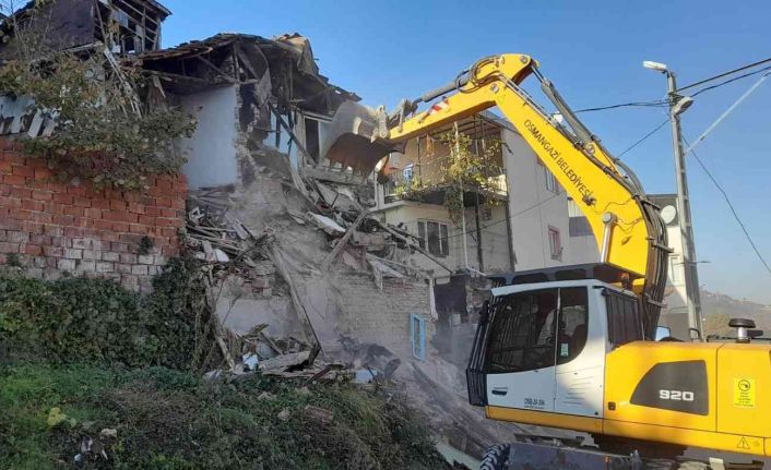 Osmangazi metrûk binalardan temizleniyor